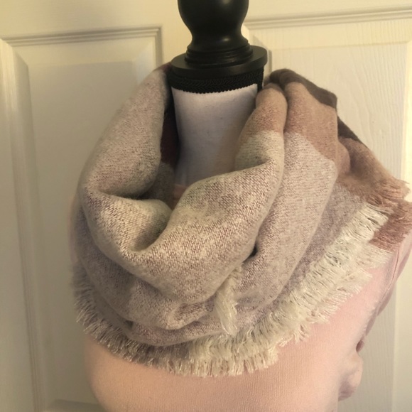 🎉HP🎉[Express] Oversized Blanket Scarf - Picture 7 of 7